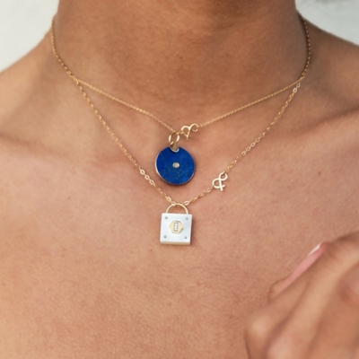 médailles pendentifs pierres naturelles lapis-lazuli nacre diamants or jaune 18 carats recyclé