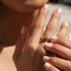 Bague Sphère verte or 18 carats recyclé or jaune bois de frêne mineral joaillerie luxe