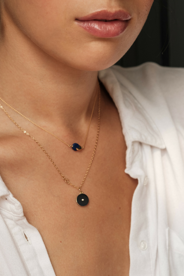 Médaille pendentif pi onyx diamant pierres naturelles or jaune 18 carats recyclé Collier Eclipse lapis lazuli or recyclé mineral joaillerie éthique