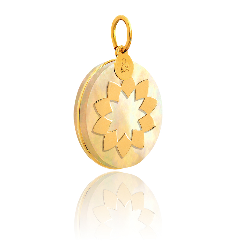 Médaille Pendentif Soleil nacre jaune or 18 carats